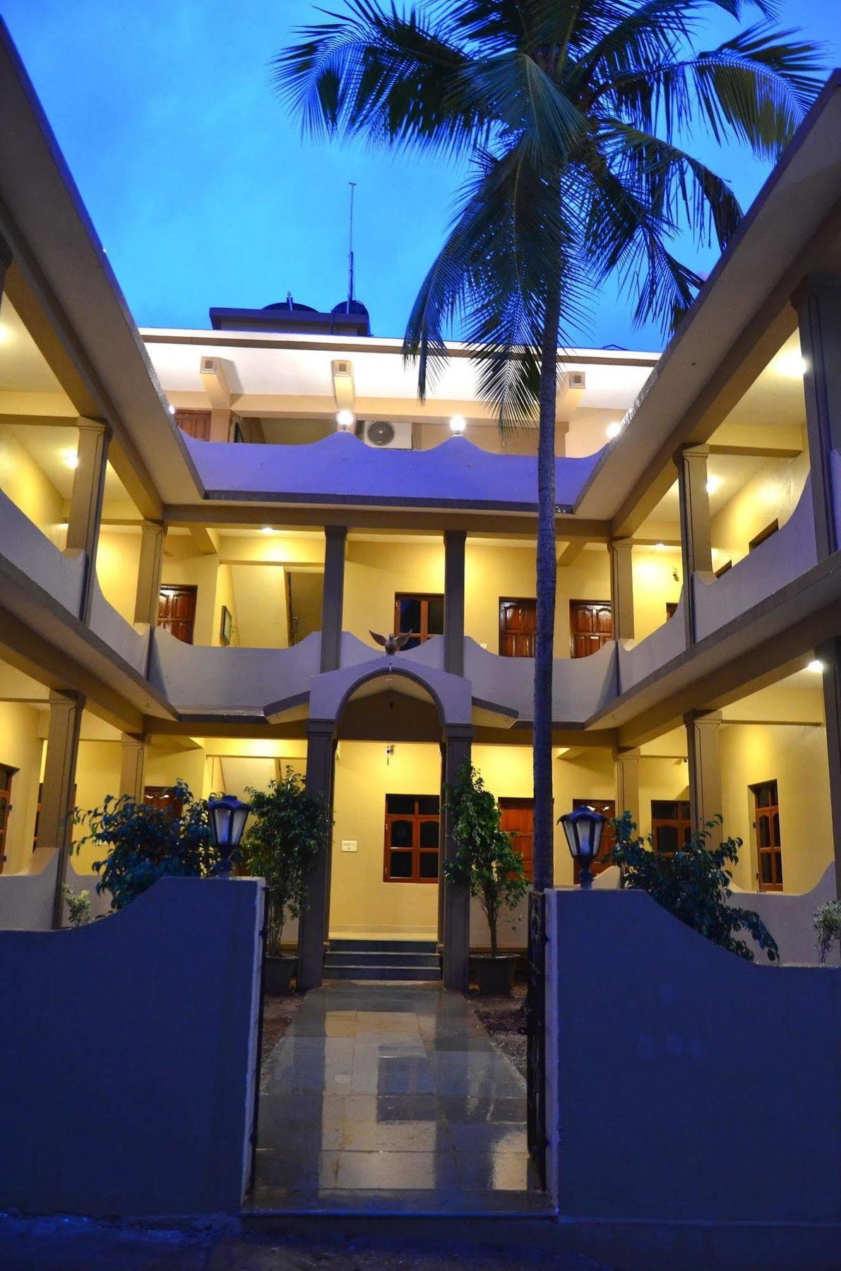 Garima Of Mandrem Hotel Ngoại thất bức ảnh